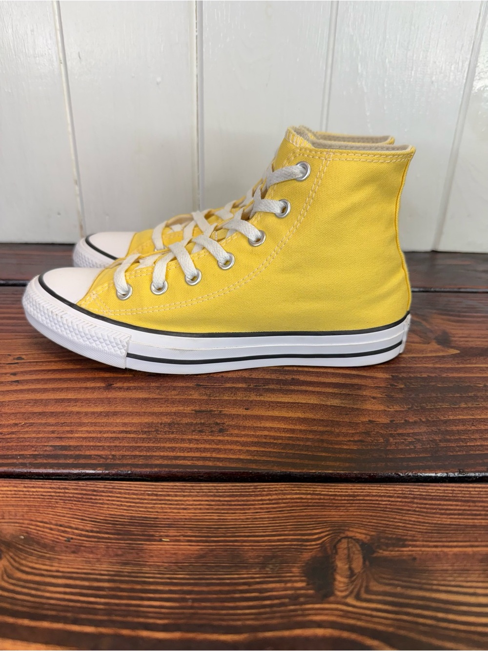 Converse Chuck Taylor All Star High Top Yellow Canvas Sneakers Women’s Size 7.5